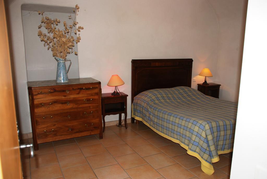Les Jardins Du Mas Evesque Bed and Breakfast Rousson  Kamer foto
