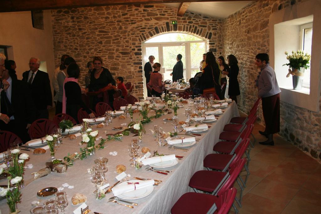 Les Jardins Du Mas Evesque Bed and Breakfast Rousson  Buitenkant foto