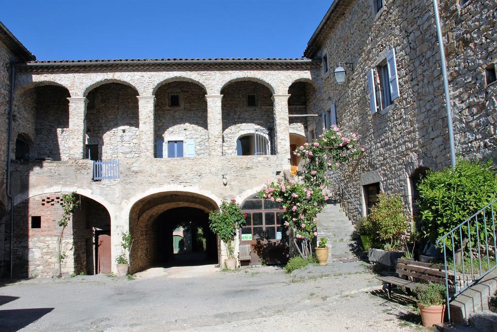 Les Jardins Du Mas Evesque Bed and Breakfast Rousson  Buitenkant foto