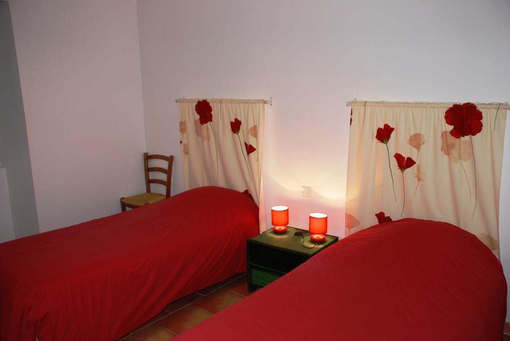 Les Jardins Du Mas Evesque Bed and Breakfast Rousson  Kamer foto