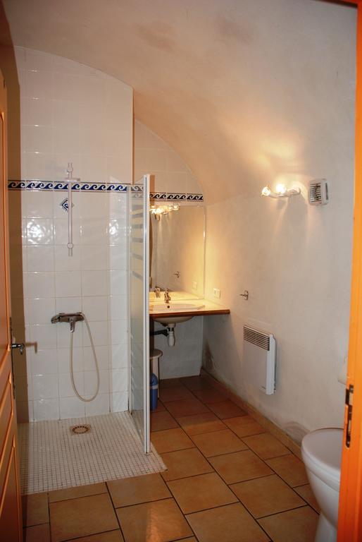 Les Jardins Du Mas Evesque Bed and Breakfast Rousson  Kamer foto