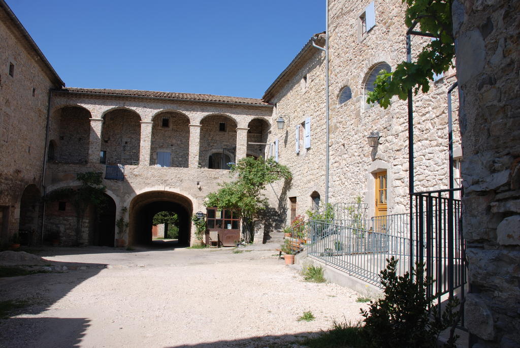 Les Jardins Du Mas Evesque Bed and Breakfast Rousson  Kamer foto