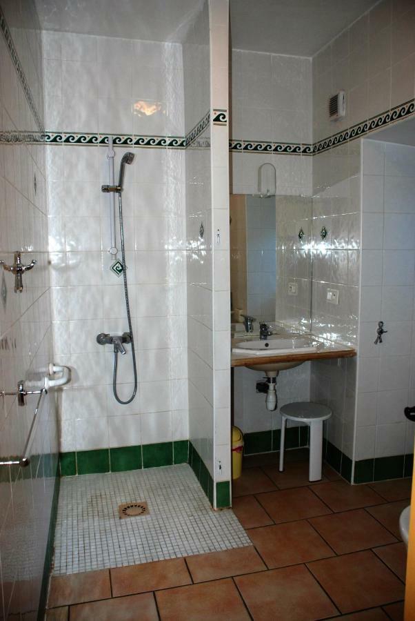 Les Jardins Du Mas Evesque Bed and Breakfast Rousson  Buitenkant foto